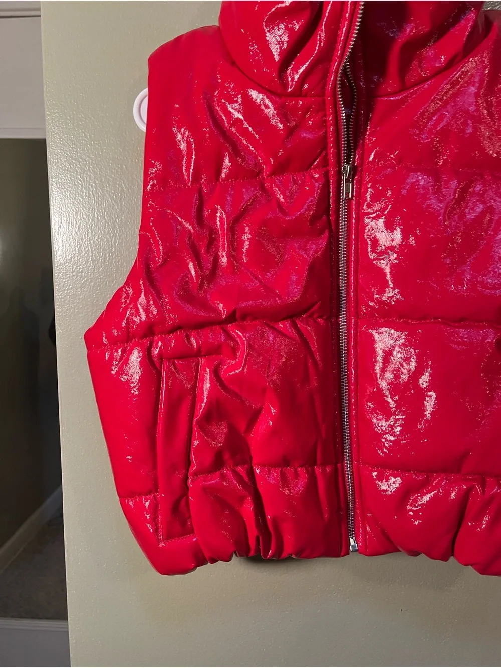 Ambiance Outerwear Women’s Size Large Puffer Vest Patent Bright Red Polyurethane
